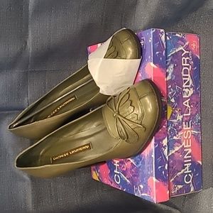 NWTS Chinese Laundry Heels - Olive (10)